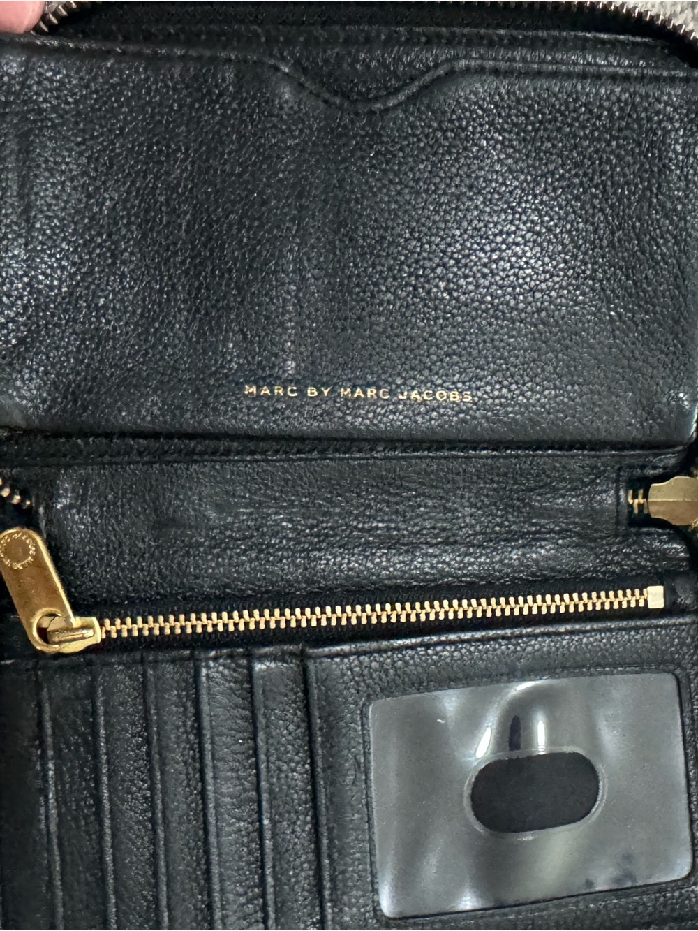 Marc by Marc Jacobs Black Pebbled Leather Zip Card Case with Gold Plate - Picture 4 of 4
